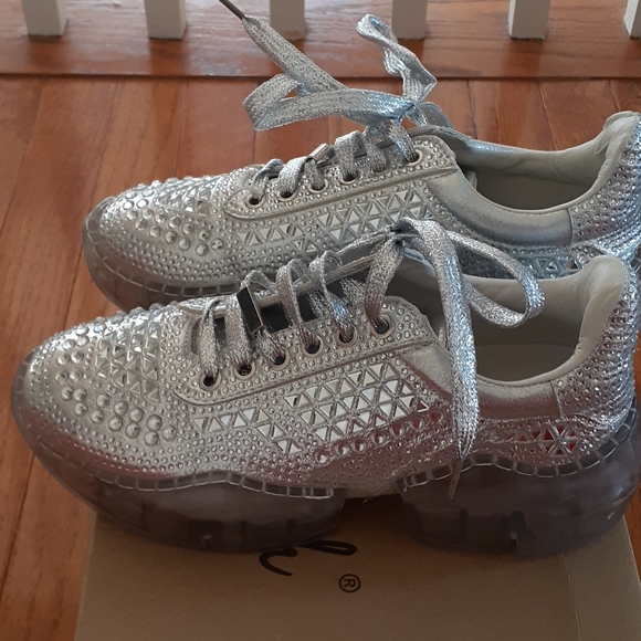 🥳SOLD LOCALLY 🥳 Silver Bling-Bling Sneakers - Picture 2 of 3